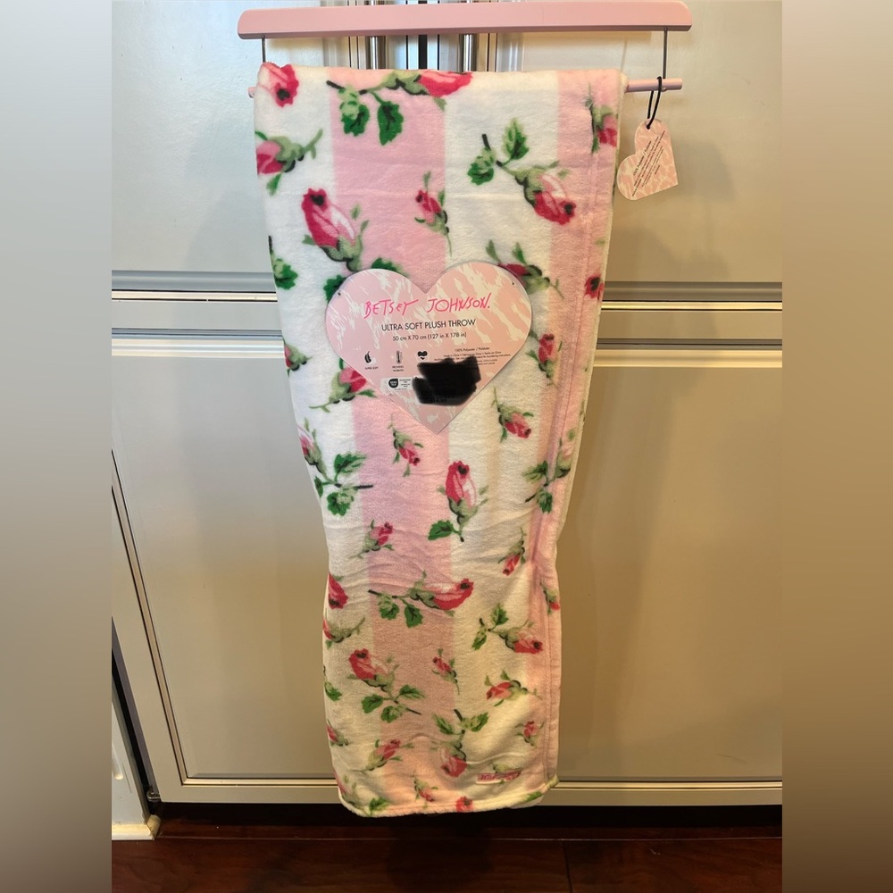 Betsey Johnson Pink and Green Roses Floral Throw Blanket Spring Summer